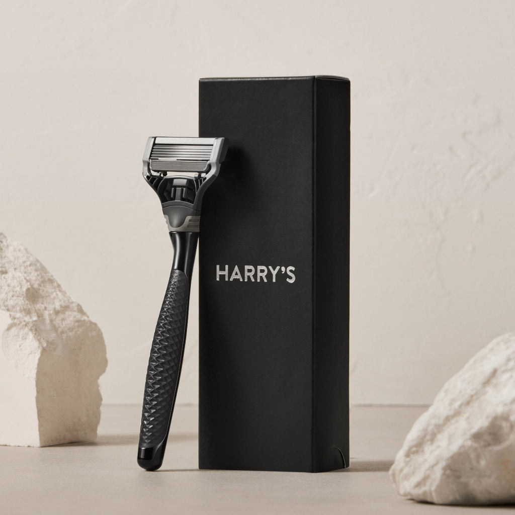 Black razor with 'HARRY'S' branding on a neutral background